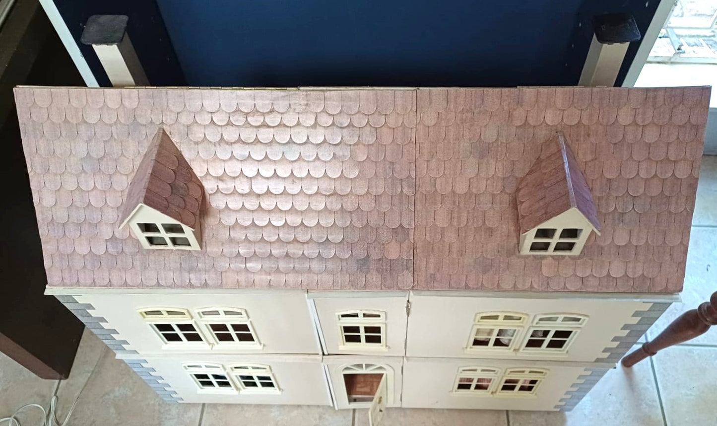 Georgian Style Dollhouse HOUSE02