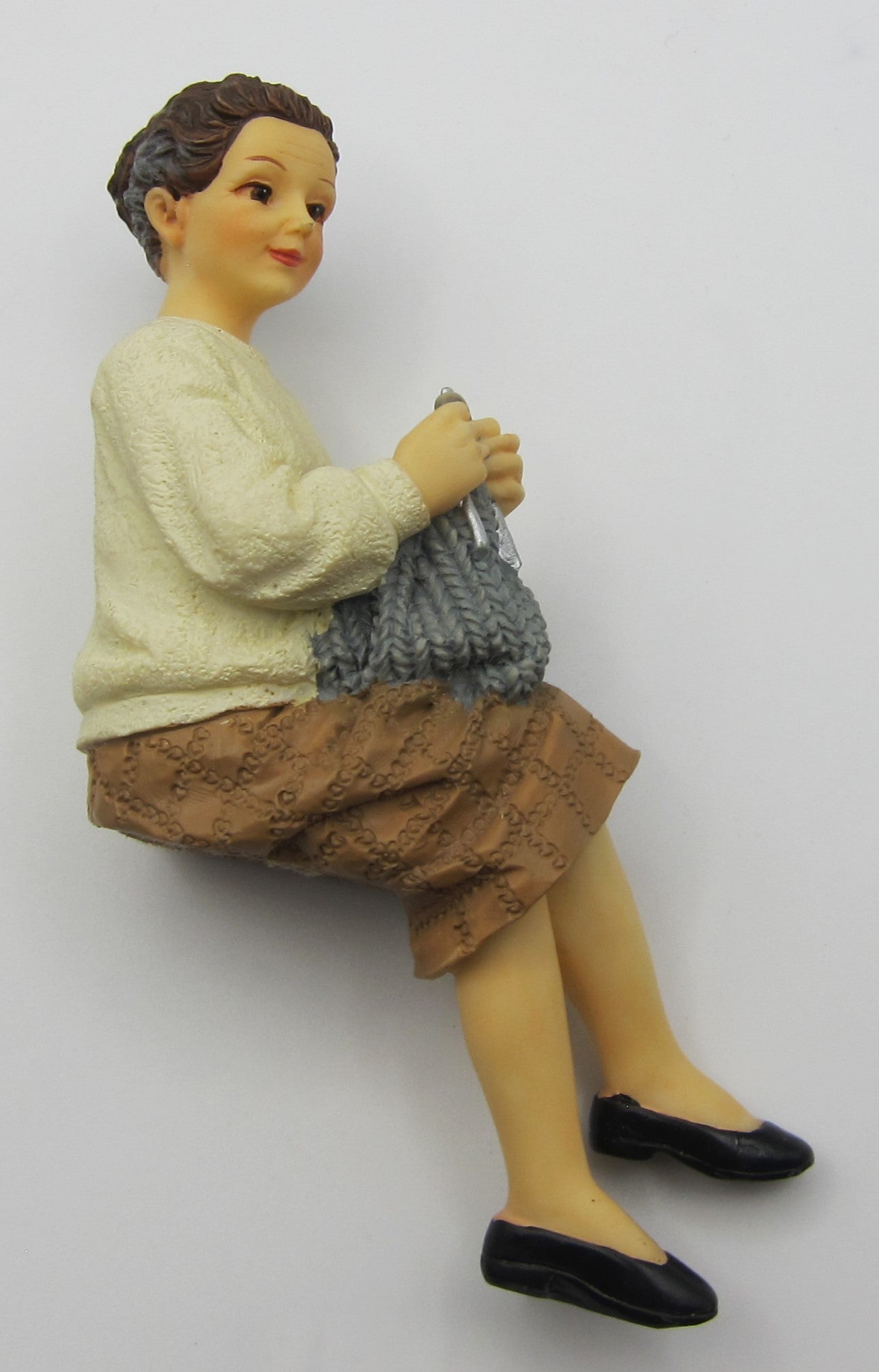 Aged Woman, Knitting PAT1612