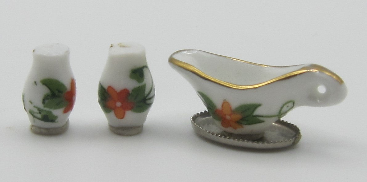 Gravy Boat and 2 Shakers PAT1733