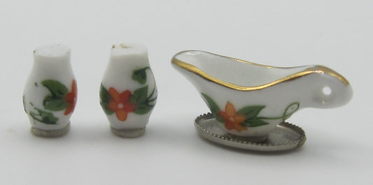 Gravy Boat and 2 Shakers PAT1733