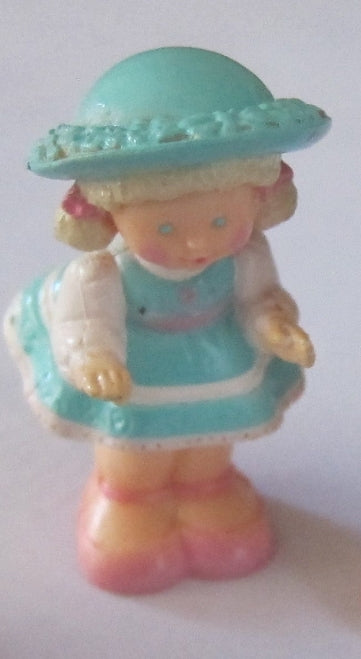 Plastic Girl Statue PAT804