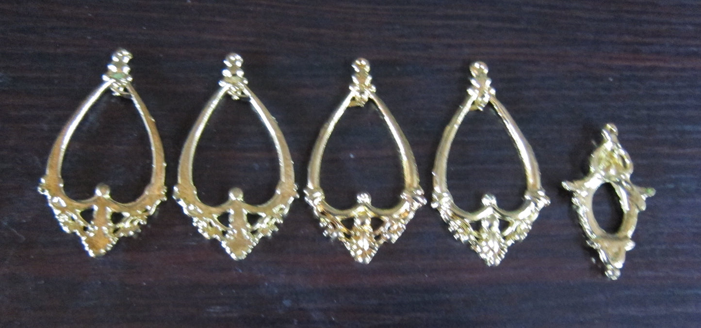 Golden Decorative Mouldings PAT791