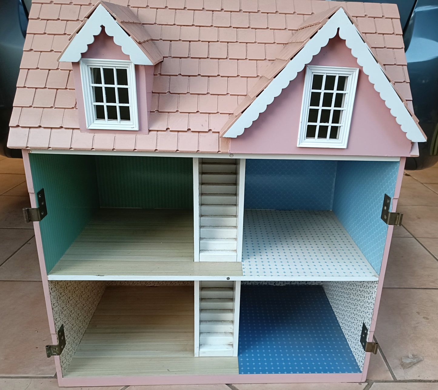 Cottage Style Dollhouse HOUSE01